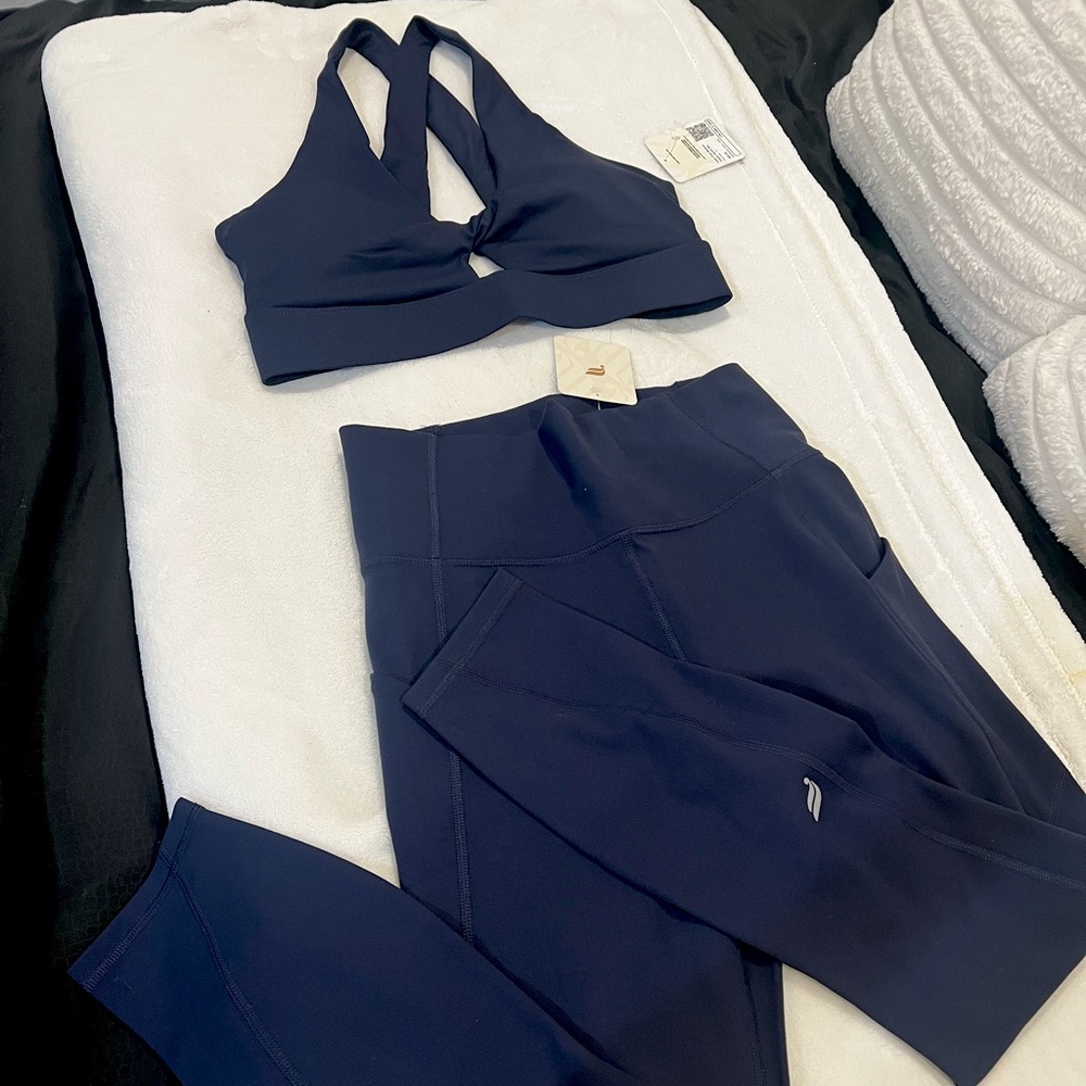 FABLETICS SPORTS BRA & LEGGING SET